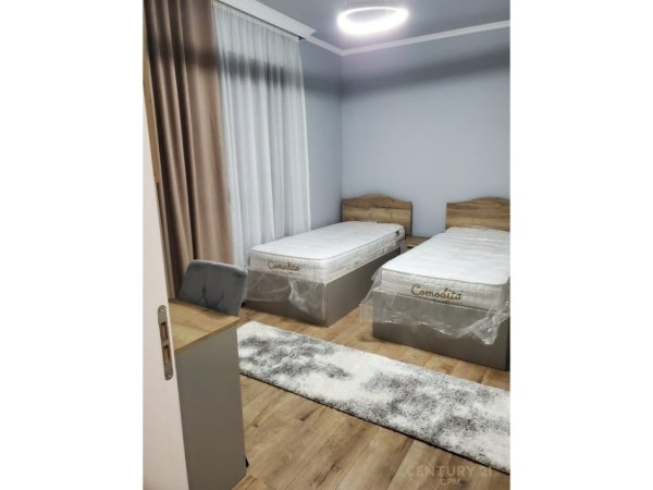 Tirane, jepet me qera apartament 2+1 Kati 3, 116 m² 1.500 € (Liqeni thate)