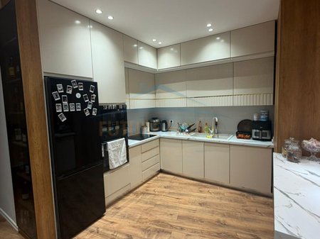Shitet, Apartament 3+1+2, Liqeni i Thatë, Tiranë, Kati 2, 149 m² , 400.000 €