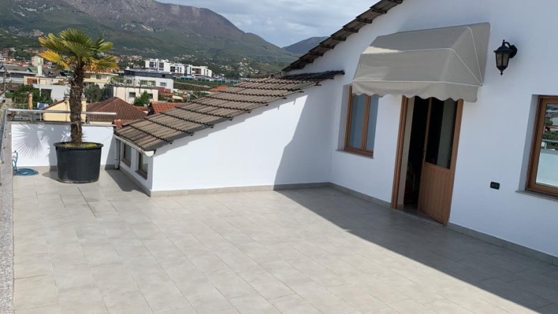 Tirane, jepet me qera shtepi 2+1 Kati 3, 80 m² 400 € (Rrethrrotullimi i Shkozes)