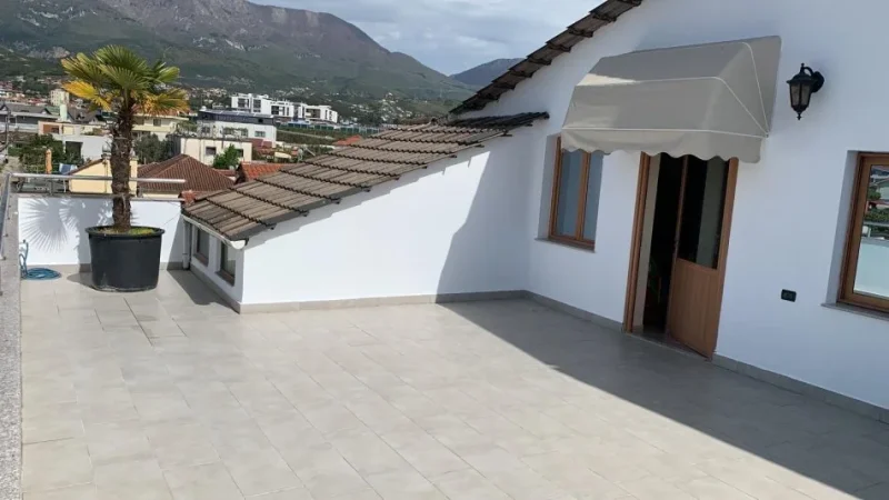 Tirane, jepet me qera shtepi 2+1 Kati 3, 80 m² 400 € (Rrethrrotullimi i Shkozes)