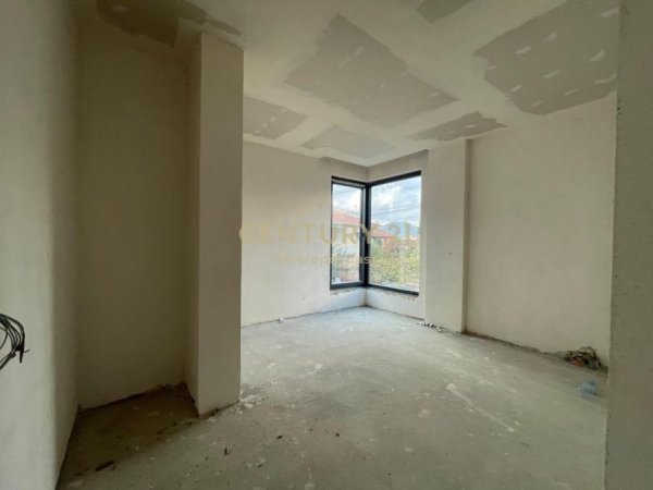 Tirane, shitet Vile 3 Katshe Kati 3, 313 m² 550.000 € (Farke)