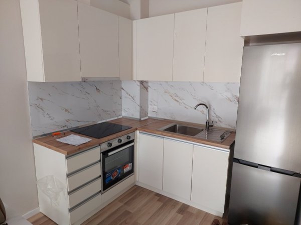 Tirane, jepet me qera apartament 1+1 Kati 4, 65 m² 480 € (bulevardi migjeni)