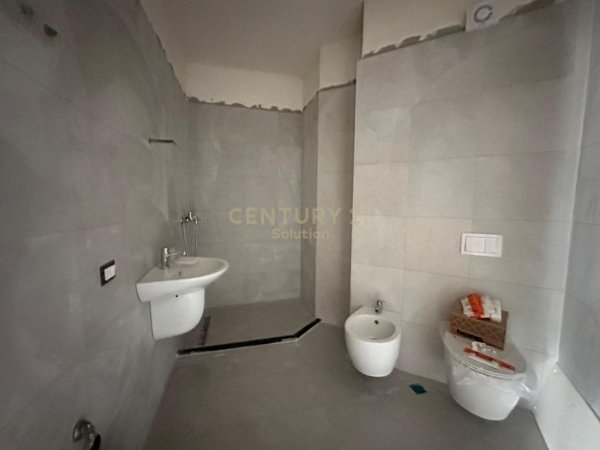 Tirane, shitet apartament 2+1+Aneks+Ballkon Kati 2, 94 m² 210.000 € (Liqeni thate)