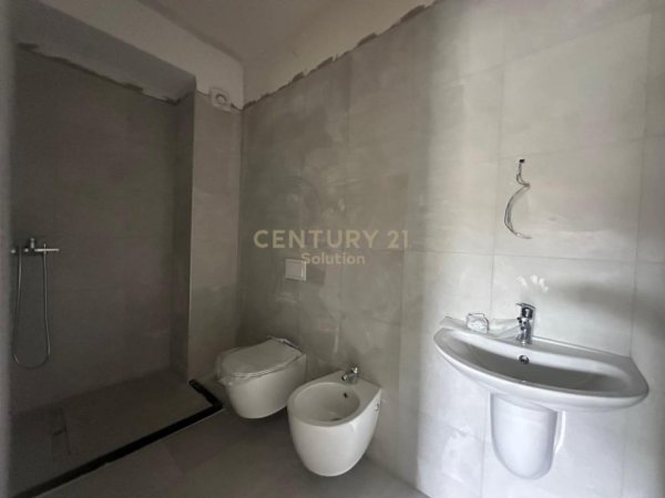 Tirane, shitet apartament 2+1+Aneks+Ballkon Kati 2, 94 m² 210.000 € (Liqeni thate)