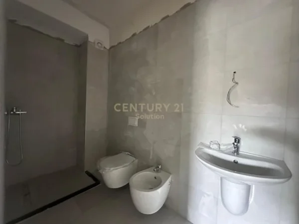 Tirane, shitet apartament 2+1+Aneks+Ballkon Kati 2, 94 m² 210.000 € (Liqeni thate)