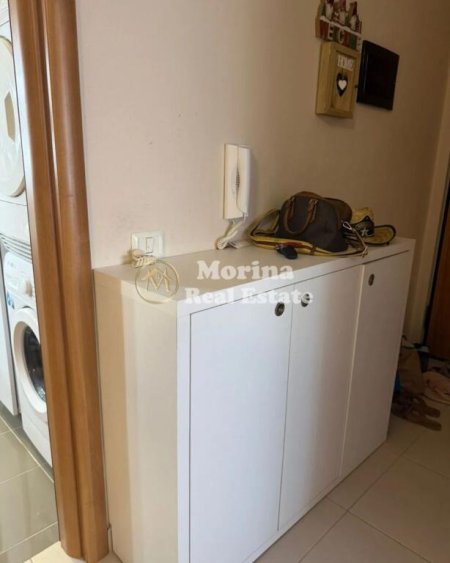 Tirane, jepet me qera apartament 1+1+Ballkon Kati 10, 75 m² 700 € (Rruga Hysni Gerbolli)