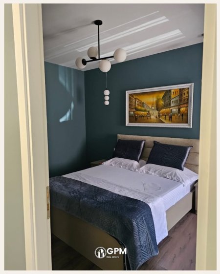 Tirane, jepet me qera apartament 1+1 , 700 € 