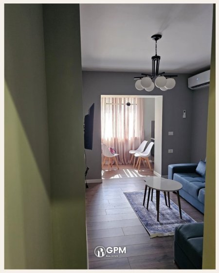 Tirane, jepet me qera apartament 1+1 , 700 € 