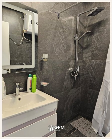 Tirane, jepet me qera apartament 1+1 , 700 € 