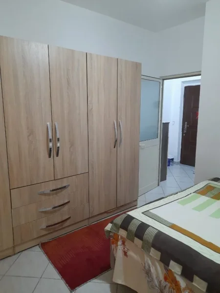 Tirane, jepet me qera apartament 1+1 Kati 2, 66 m² 400 € (fresku)