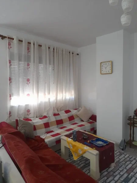 Tirane, jepet me qera apartament 1+1 Kati 2, 66 m² 400 € (fresku)