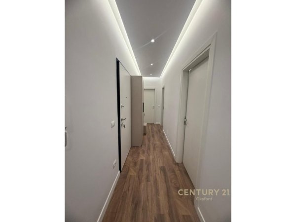 Tirane, jepet me qera 1+1 Kati 7, 60 m² 850 €