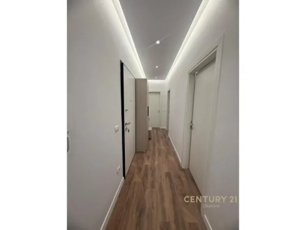 Tirane, jepet me qera 1+1 Kati 7, 60 m² 850 €
