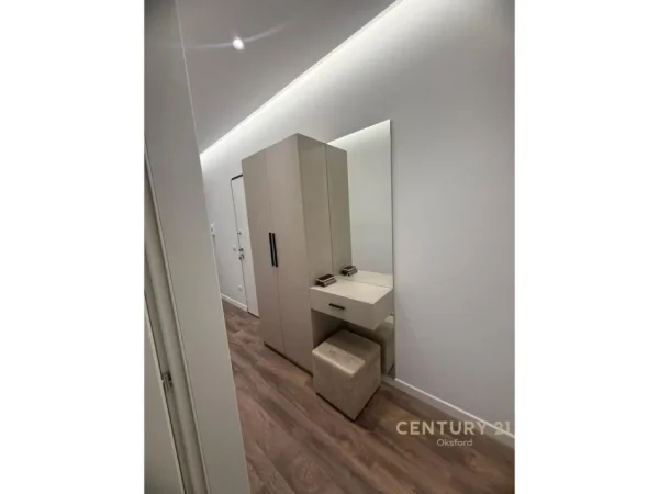 Tirane, jepet me qera 1+1 Kati 7, 60 m² 850 €