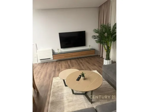 Tirane, jepet me qera 1+1 Kati 7, 60 m² 850 €