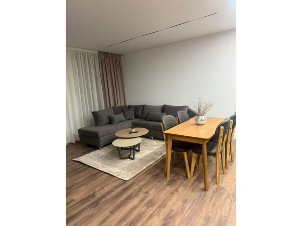 Tirane, jepet me qera 1+1 Kati 7, 60 m² 850 €