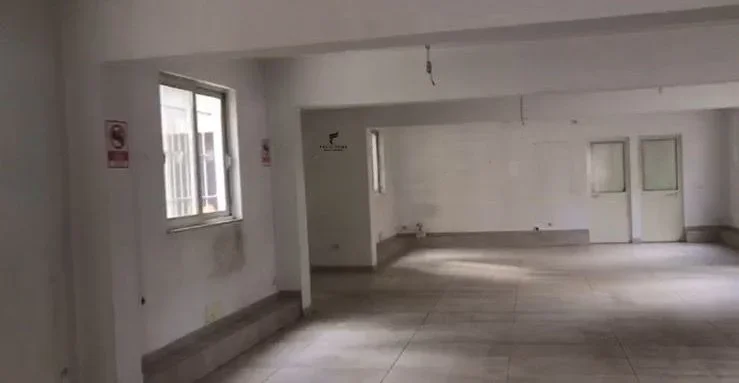 Tirane, jepet me qera zyre Kati 1, 130 m² 1.500 € (MYSLYM SHYRI)