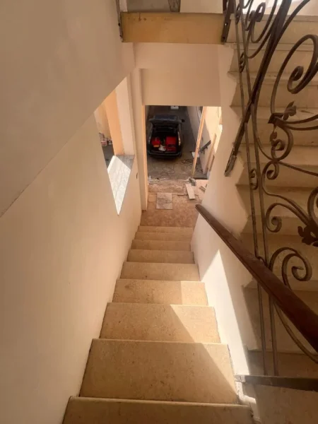 Tirane, jepet me qera Vile 4+1 Kati 0, 135 m² 2.000 € (Garden Building)