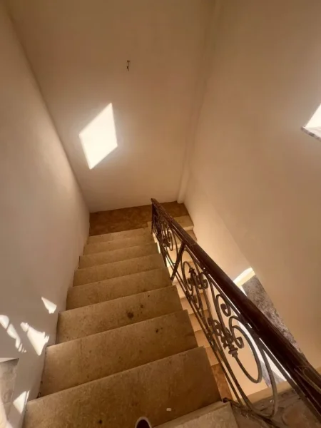 Tirane, jepet me qera Vile 4+1 Kati 0, 135 m² 2.000 € (Garden Building)