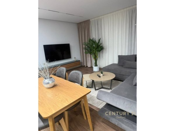 Tirane, jepet me qera apartament 2+1+Ballkon Kati 4, 93 m² 750 € (jordan misja)