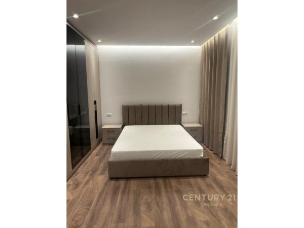 Tirane, jepet me qera apartament 2+1+Ballkon Kati 4, 93 m² 750 € (jordan misja)
