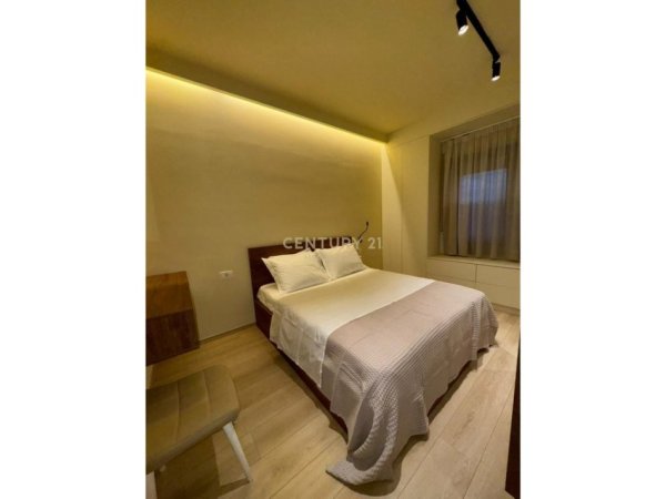 Tirane, jepet me qera apartament 2+1+Ballkon Kati 4, 93 m² 750 € (jordan misja)
