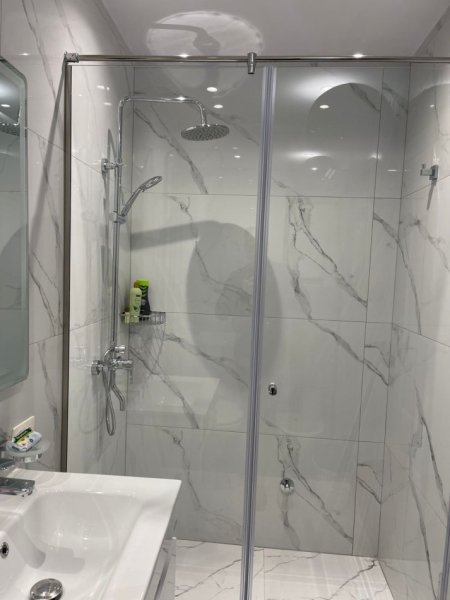 Tirane, jepet me qera apartament 1+1+Ballkon , 70 m² 1.000 € (Rruga e Kosovareve)