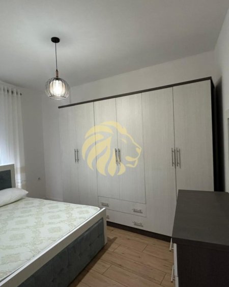 Tirane, jepet me qera apartament 2+1 Kati 2, 93 m² 650 € (9 katshet)