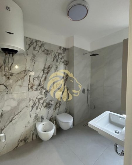 Tirane, jepet me qera apartament 2+1 Kati 2, 93 m² 650 € (9 katshet)