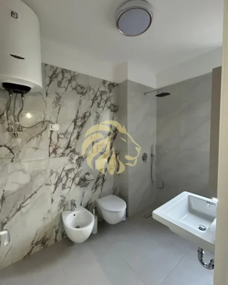 Tirane, jepet me qera apartament 2+1 Kati 2, 93 m² 650 € (9 katshet)