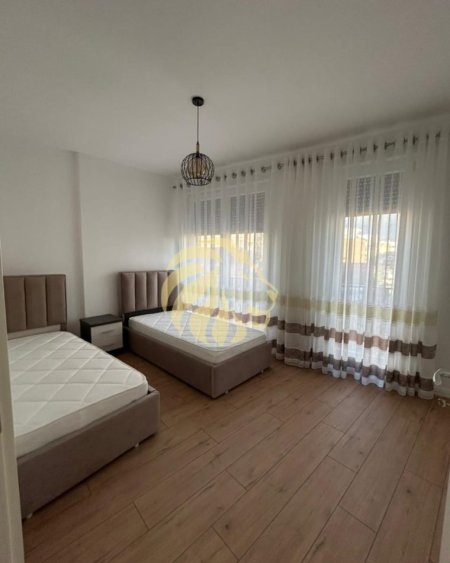 Tirane, jepet me qera apartament 2+1 Kati 2, 93 m² 650 € (9 katshet)