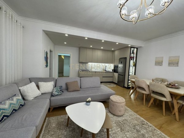 Tirane, shitet apartament 2+1+Ballkon Kati 2, 91 m² 155.000 € (fresk)