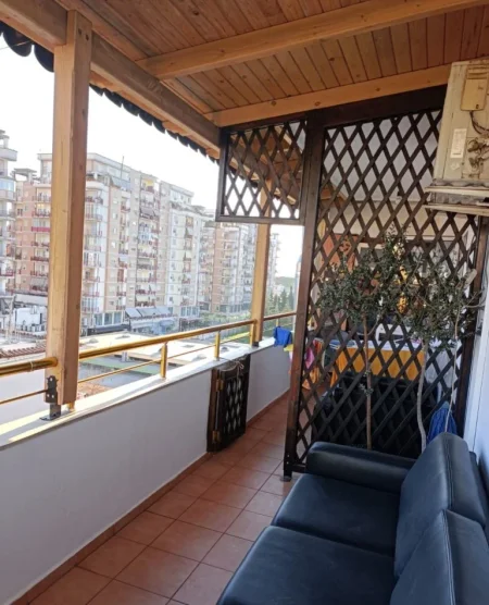 Tirane, jepet me qera apartament 1+1+Ballkon Kati 5, 70 m² 500 € (Don Bosko ,prane zgares korcare)