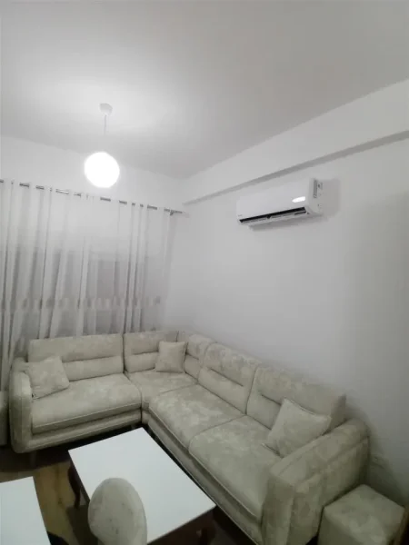 Tirane, jepet me qera apartament 1+1+Ballkon Kati 7, 65 m² 40.000