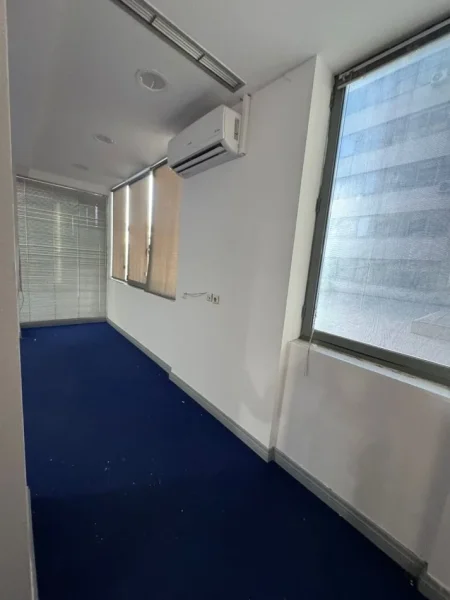 Tirane, jepet me qera ambjent biznesi Kati 3, 260 m² 2.500 € 