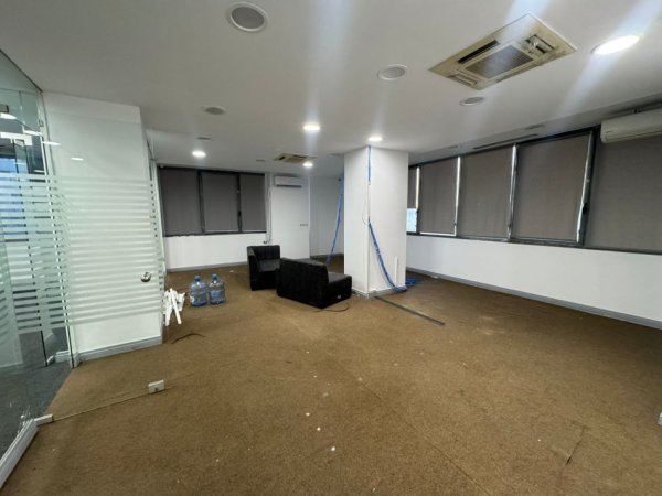 Tirane, jepet me qera ambjent biznesi Kati 3, 260 m² 2.500 € 