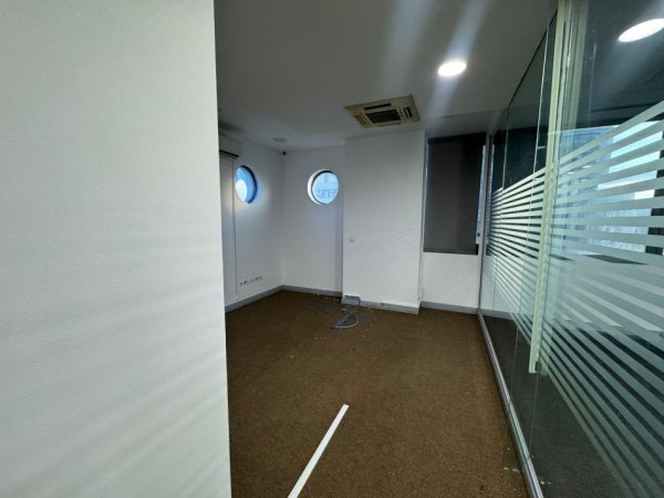 Tirane, jepet me qera ambjent biznesi Kati 3, 260 m² 2.500 € 