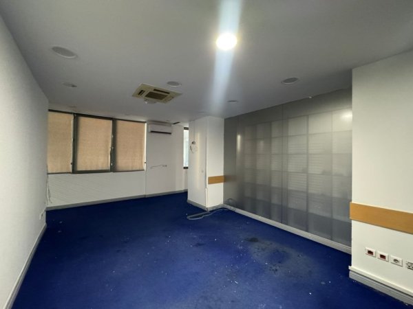 Tirane, jepet me qera ambjent biznesi Kati 3, 260 m² 2.500 € 