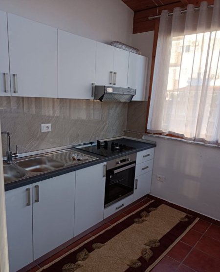 Tirane, jepet me qera apartament 1+1+Ballkon Kati 5, 60 m² 500 € 