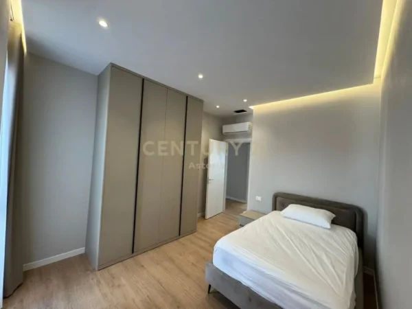 Tirane, jepet me qera apartament 3+1+Aneks Kati 1, 155 m² 2.000 € (Liqeni i Thate)