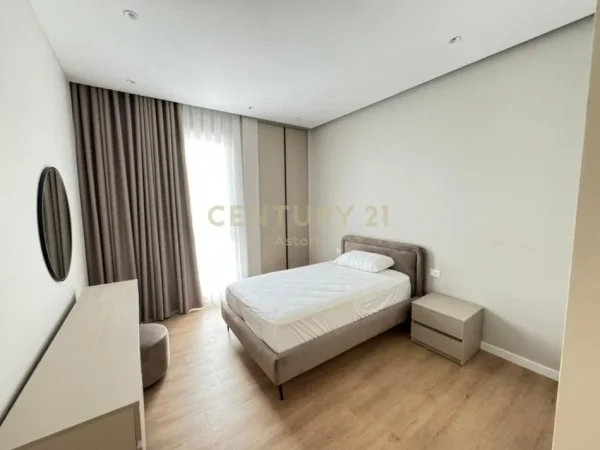 Tirane, jepet me qera apartament 3+1+Aneks Kati 1, 155 m² 2.000 € (Liqeni i Thate)