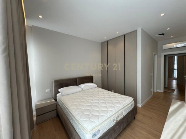 Tirane, jepet me qera apartament 3+1+Aneks Kati 1, 155 m² 2.000 € (Liqeni i Thate)
