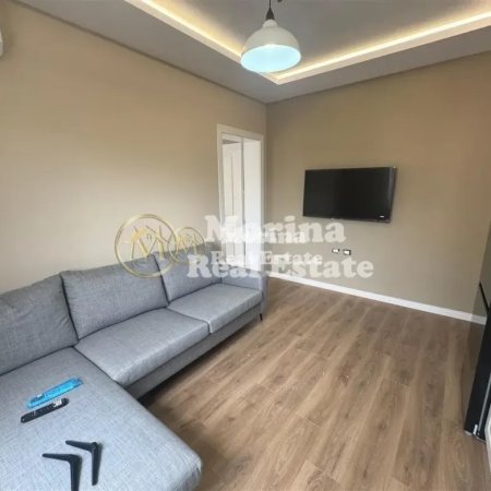 Tirane, jepet me qera apartament 1+1 Kati 4, 55 m² 650 € (Rruga Petro Marko)