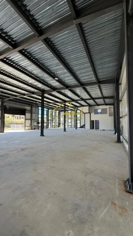 Tirane, jepet me qera magazine Kati 0, 1.000 m² 4.000 € (VORE)