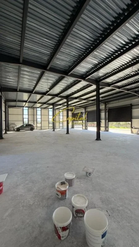 Tirane, jepet me qera magazine Kati 0, 1.000 m² 4.000 € (VORE)