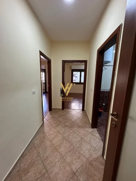 Tirane, jepet me qera apartament 2+1+Ballkon Kati 4, 115 m² 700 € (KOMUNA E PARISIT)