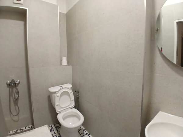 Tirane, jepet me qera apartament 1+1+Ballkon Kati 0, 60 m² 470 € 