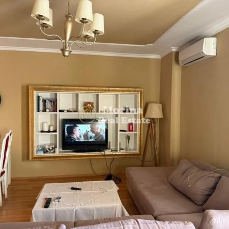 Tirane, jepet me qera apartament 1+1 Kati 3, 70 m² 450 € (Rruga Besim Alla)