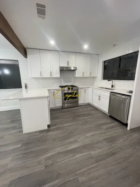 Tirane, jepet me qera apartament 2+1 Kati 1, 105 m² 500 € (DON BOSKO)