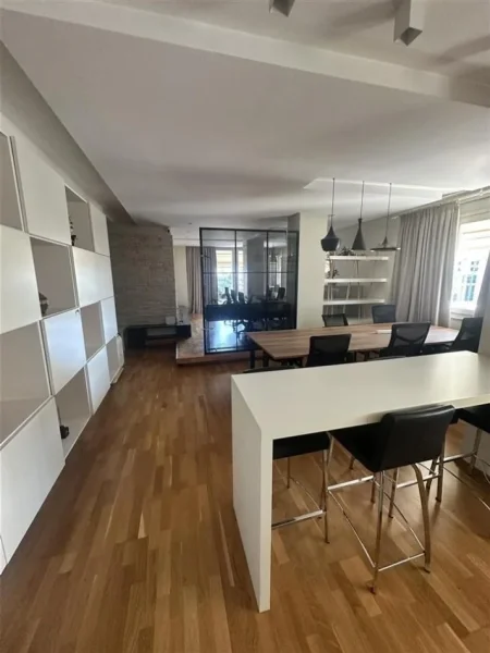 Tirane, jepet me qera zyre Kati 6, 141 m² 3.800 € 